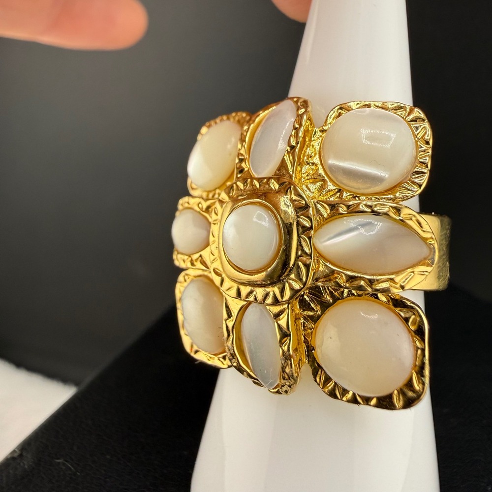 Vintage St. John Ring Gold Tone Mother of Pearl Statement Floral Square Size 8 - Picture 3 of 12
